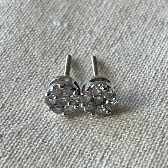 14k White Gold Diamond Cluster Stud Earrings - Picture 2 of 11
